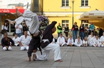 Ulkoilmanäytös Helsingin Narinkkatorilla v. 2009